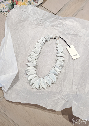 Collar de la colección Onirial por Cecilia Borghi / Necklace from Onirial collection by Cecilia Borghi Collar de la colección Onirial por Cecilia Borghi / Necklace from Onirial collection by Cecilia Borghi