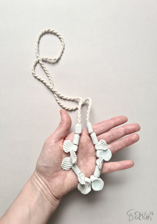 Collar de porcelana por Cecilia Borghi / Porcelain necklace by Cecilia Borghi Collar de porcelana por Cecilia Borghi / Porcelain necklace by Cecilia Borghi