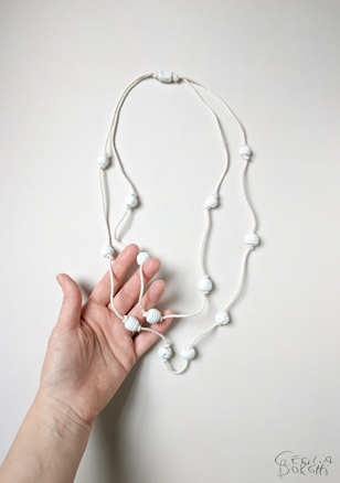 Collar de porcelana por Cecilia Borghi / Porcelain necklace by Cecilia Borghi Collar de porcelana por Cecilia Borghi / Porcelain necklace by Cecilia Borghi