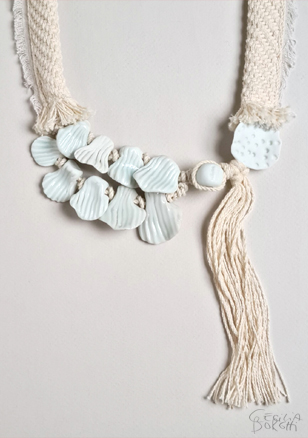 Collar de porcelana por Cecilia Borghi / Porcelain necklace by Cecilia Borghi