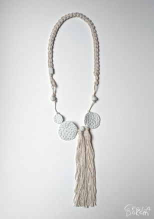 Collar de porcelana por Cecilia Borghi / Porcelain necklace by Cecilia Borghi Collar de porcelana por Cecilia Borghi / Porcelain necklace by Cecilia Borghi