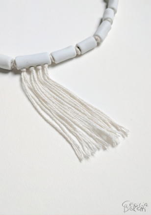 Collar de porcelana por Cecilia Borghi / Porcelain necklace by Cecilia Borghi