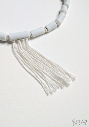 Collar de porcelana por Cecilia Borghi / Porcelain necklace by Cecilia Borghi Collar de porcelana por Cecilia Borghi / Porcelain necklace by Cecilia Borghi