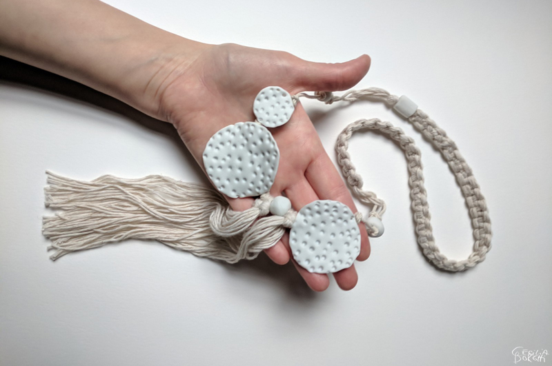 Collar de porcelana por Cecilia Borghi / Porcelain necklace by Cecilia Borghi Collar de porcelana por Cecilia Borghi / Porcelain necklace by Cecilia Borghi